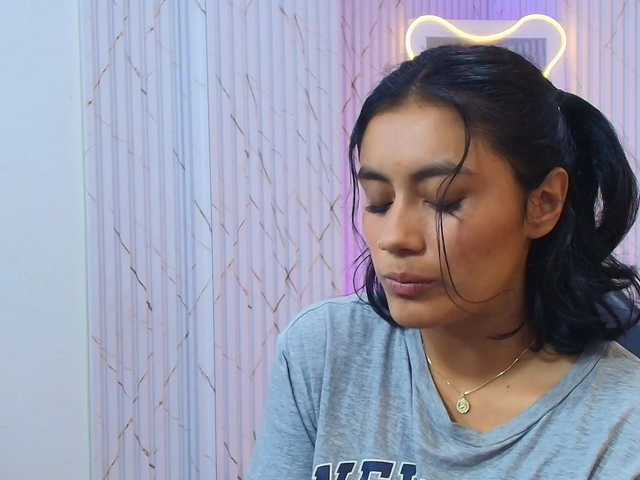 PEACHY-TAY live webcam show