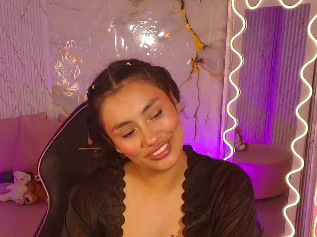 PEACHY-TAY's BongaCams show and profile