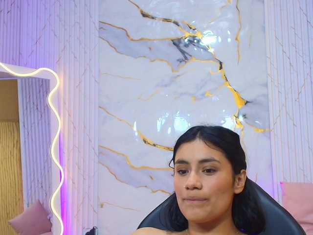 PEACHY-TAY live webcam show