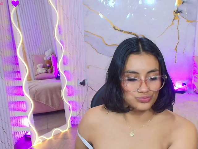 PEACHY-TAY live webcam show