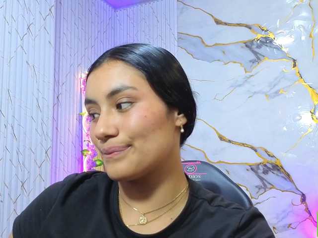 PEACHY-TAY live cam preview