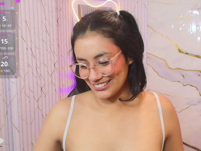 PEACHY-TAY live cam on BongaCams