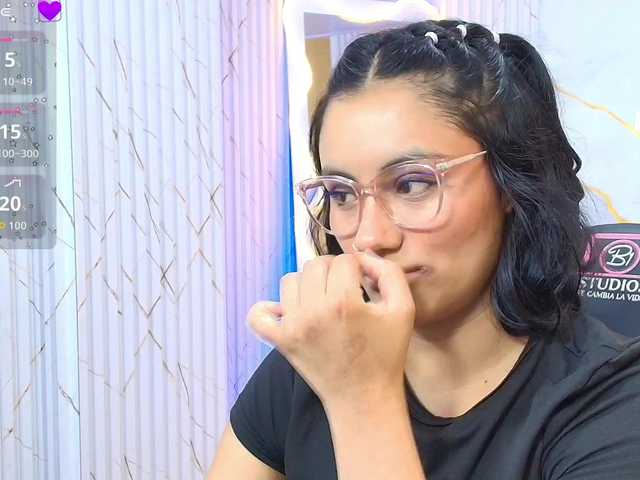 PEACHY-TAY live cam on BongaCams