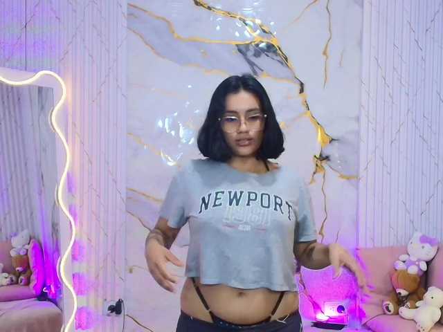 PEACHY-TAY live webcam show