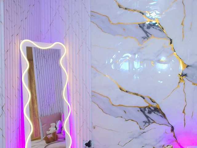 PEACHY-TAY live cam on BongaCams