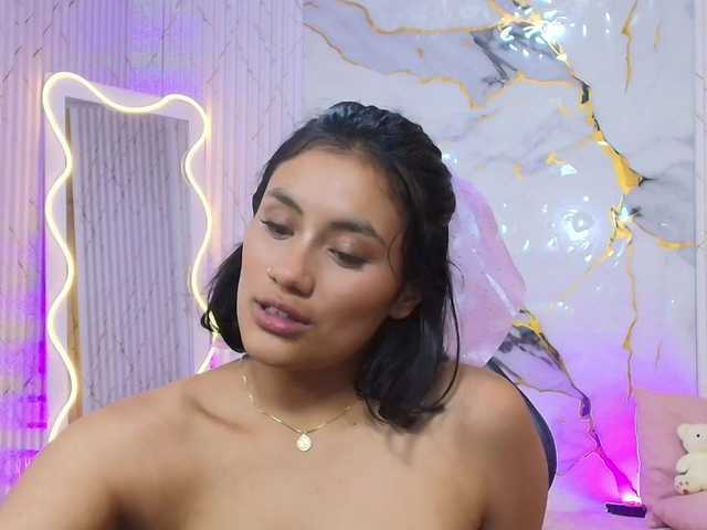 PEACHY-TAY live webcam show