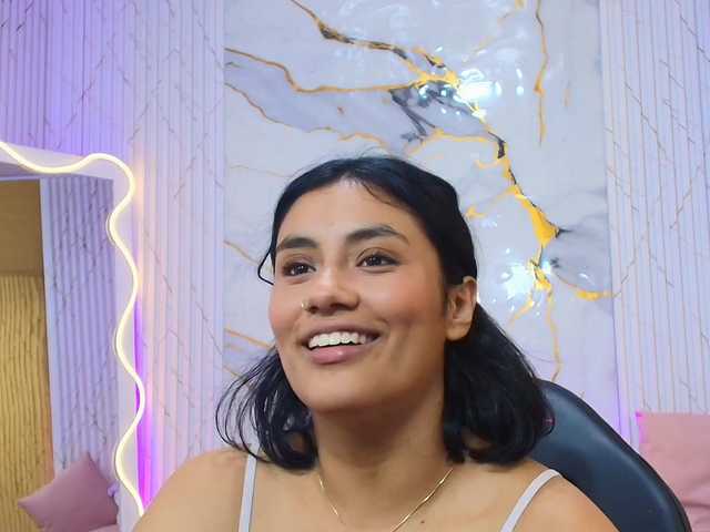 PEACHY-TAY live webcam show