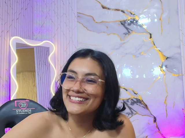 PEACHY-TAY live webcam show