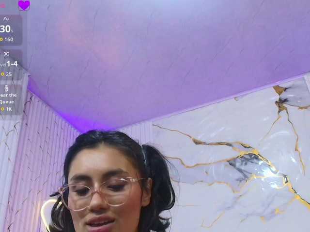 PEACHY-TAY live webcam show