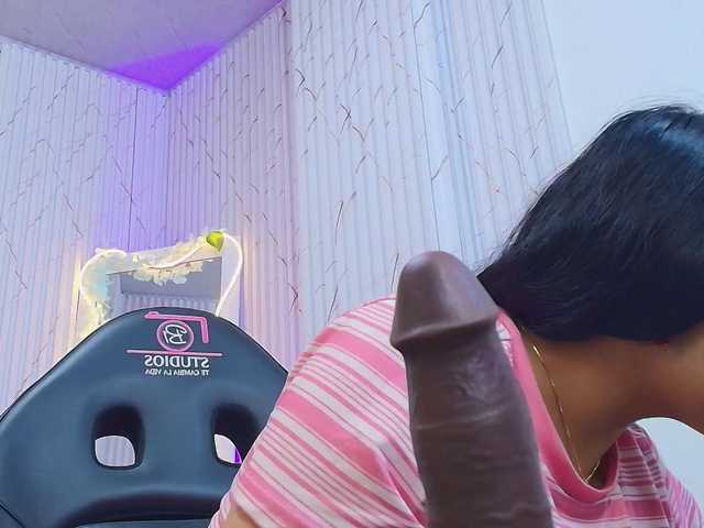 PEACHY-TAY live cam on BongaCams
