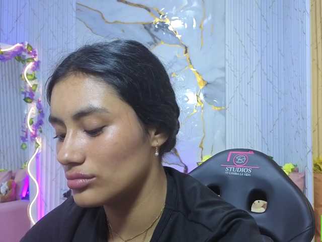 PEACHY-TAY live cam on BongaCams