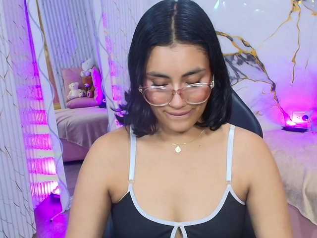 PEACHY-TAY live webcam show