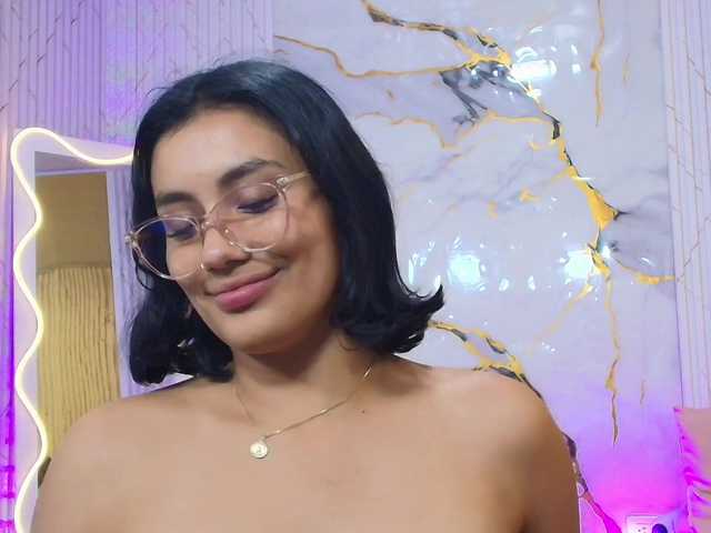 PEACHY-TAY live webcam show