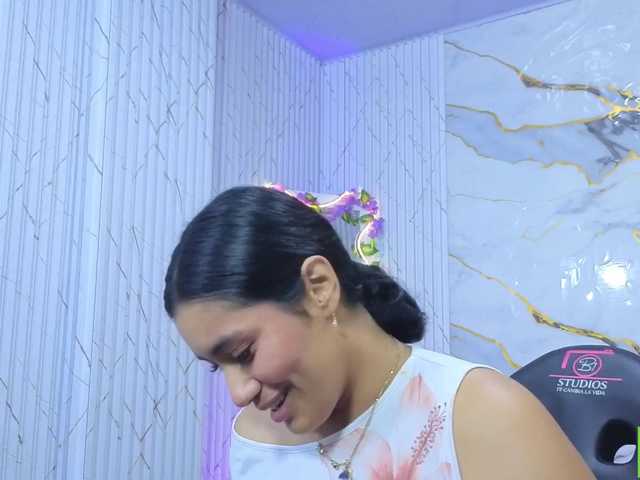PEACHY-TAY live cam on BongaCams