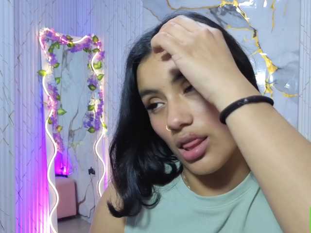 PEACHY-TAY live cam on BongaCams