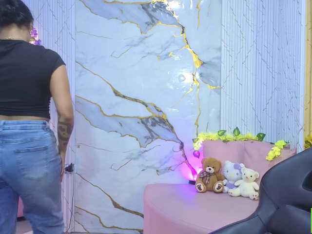 PEACHY-TAY live cam on BongaCams