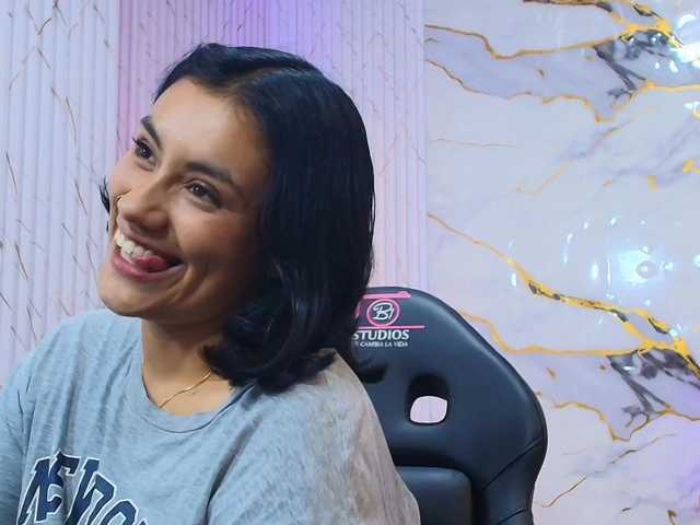 PEACHY-TAY live cam on BongaCams