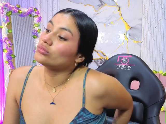 PEACHY-TAY live cam on BongaCams