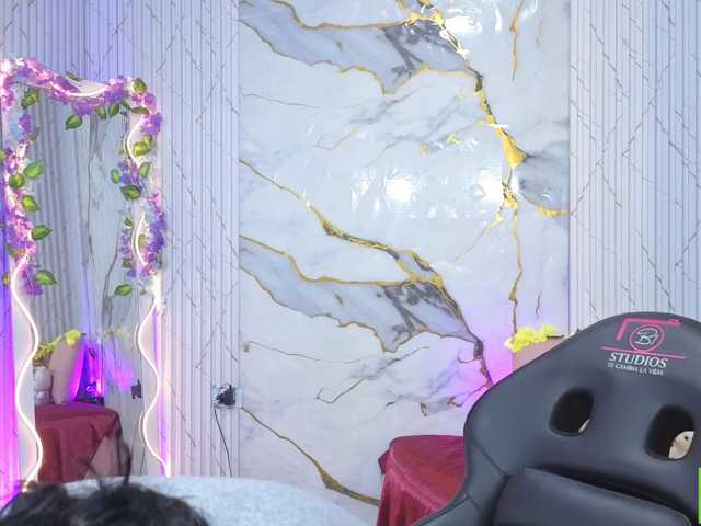 PEACHY-TAY live cam on BongaCams