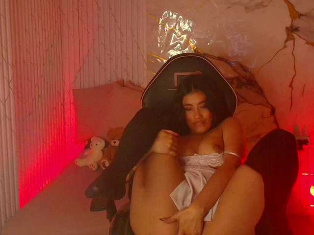 PEACHY-TAY's BongaCams show and profile