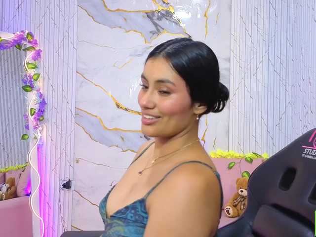 PEACHY-TAY live cam on BongaCams