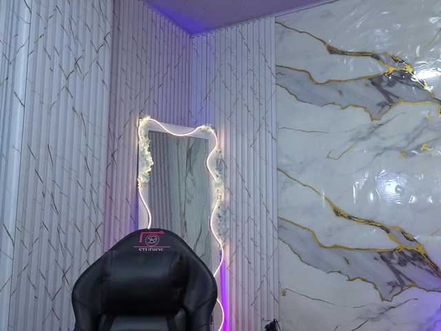 PEACHY-TAY live cam preview