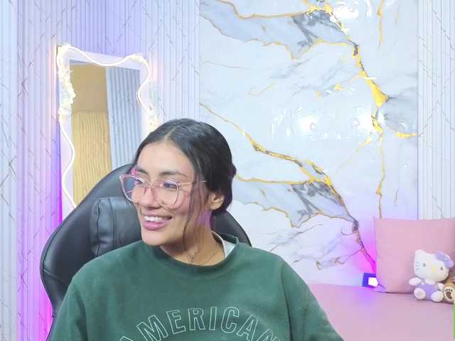 PEACHY-TAY live cam on BongaCams