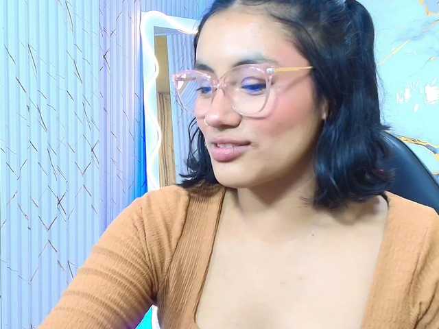 PEACHY-TAY live cam on UnifiedCams