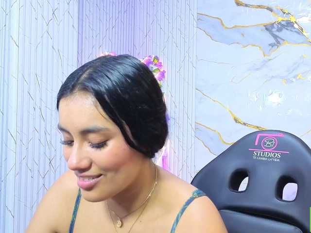 PEACHY-TAY live cam on BongaCams