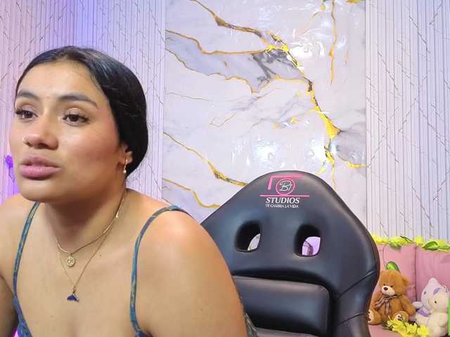 PEACHY-TAY live cam on BongaCams