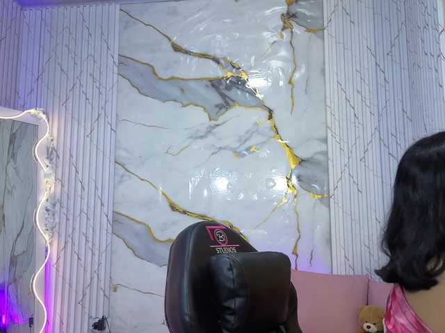 PEACHY-TAY live cam preview
