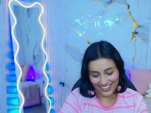 PEACHY-TAY live cam on UnifiedCams