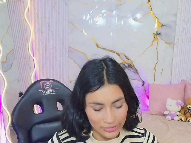 PEACHY-TAY live cam on BongaCams