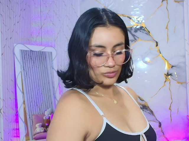 PEACHY-TAY live webcam show