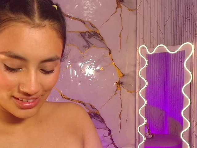 PEACHY-TAY's BongaCams show and profile