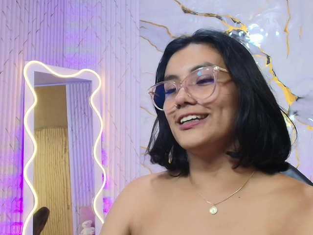 PEACHY-TAY live cam on BongaCams