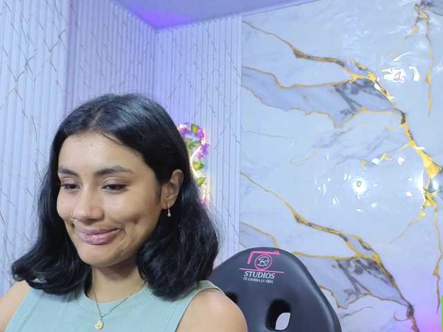 PEACHY-TAY live cam on BongaCams