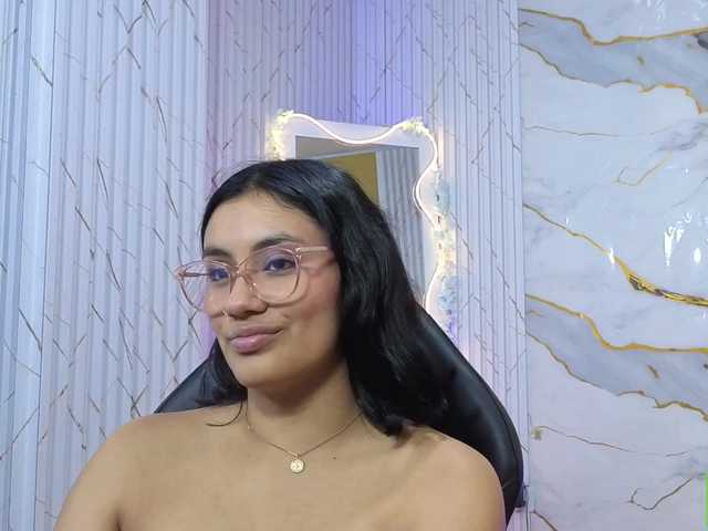 PEACHY-TAY — live female cam
