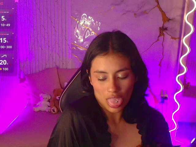 PEACHY-TAY's BongaCams show and profile