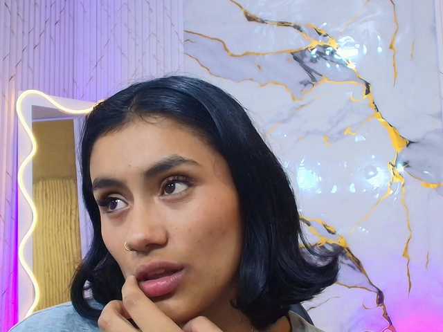 PEACHY-TAY live cam on BongaCams