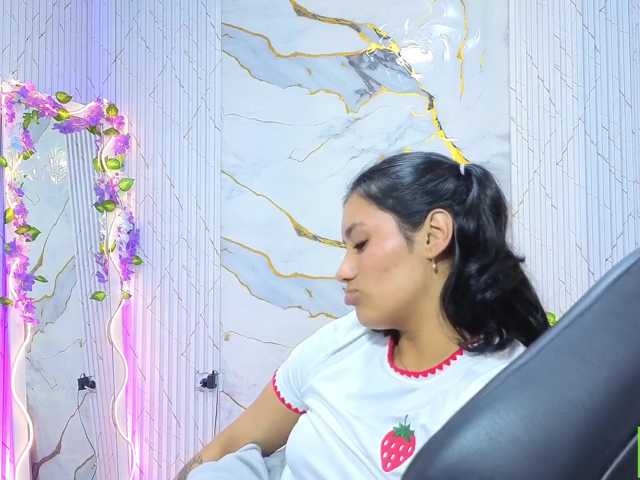 PEACHY-TAY live cam on BongaCams
