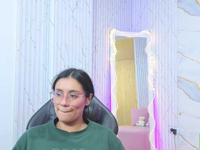 PEACHY-TAY live cam on BongaCams