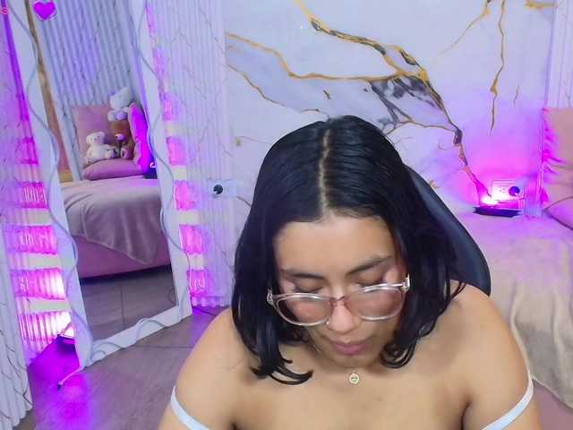 PEACHY-TAY live webcam show