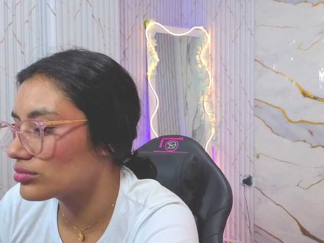 PEACHY-TAY live cam on BongaCams