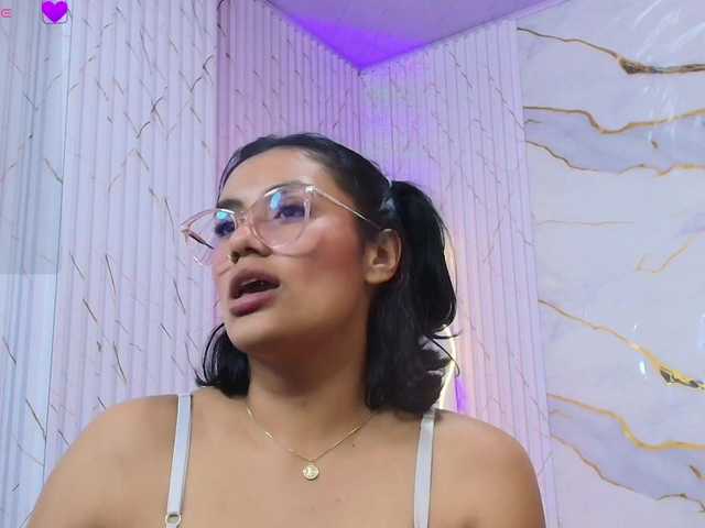 PEACHY-TAY live webcam show