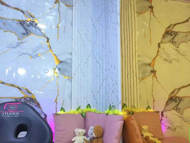 PEACHY-TAY live cam on BongaCams