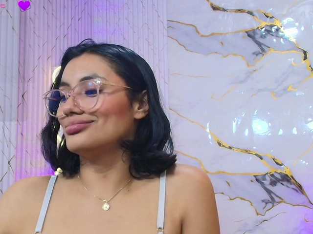 PEACHY-TAY live cam on BongaCams