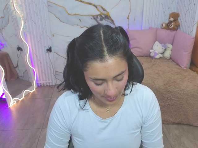 PEACHY-TAY live cam on BongaCams
