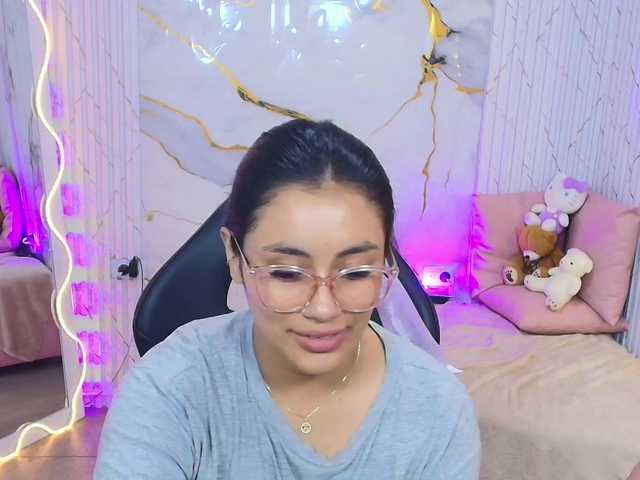 PEACHY-TAY live webcam show