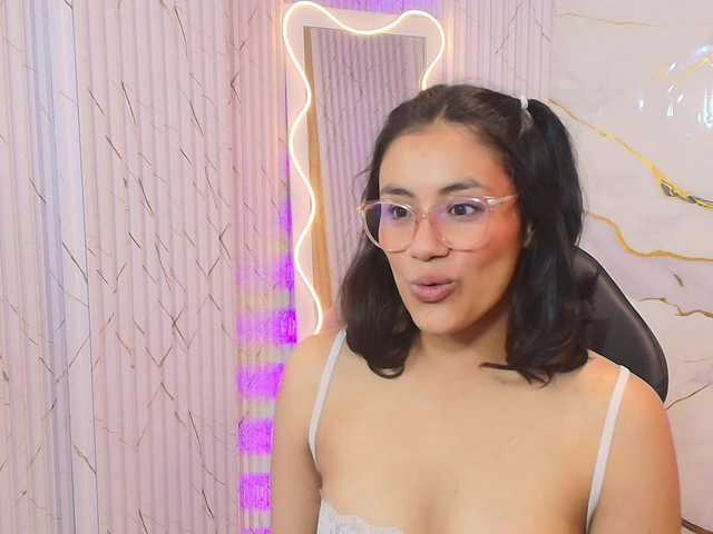 PEACHY-TAY live cam on BongaCams